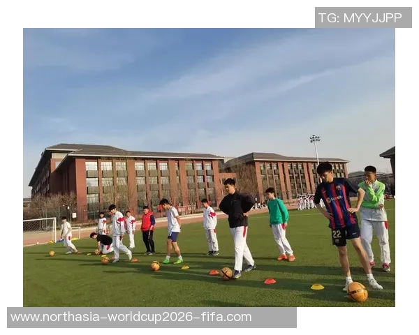 校园足球的魅力与发展：培养青少年全面素质的体育活动探索