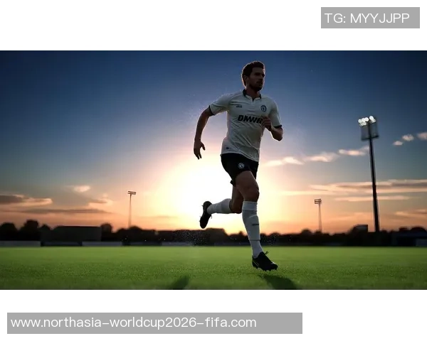 男生们在绿茵场上尽情挥洒汗水的足球热血漫画瞬间展现青春活力与团队精神